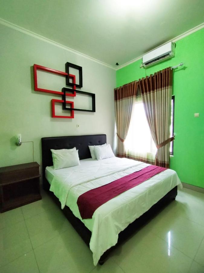 Reddoorz At Hotel Nuansa Ngawi Exterior photo