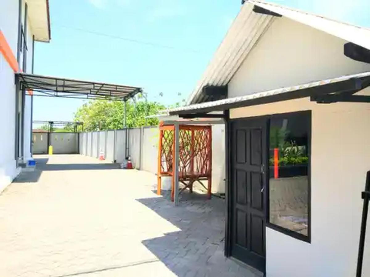 Reddoorz At Hotel Nuansa Ngawi Exterior photo